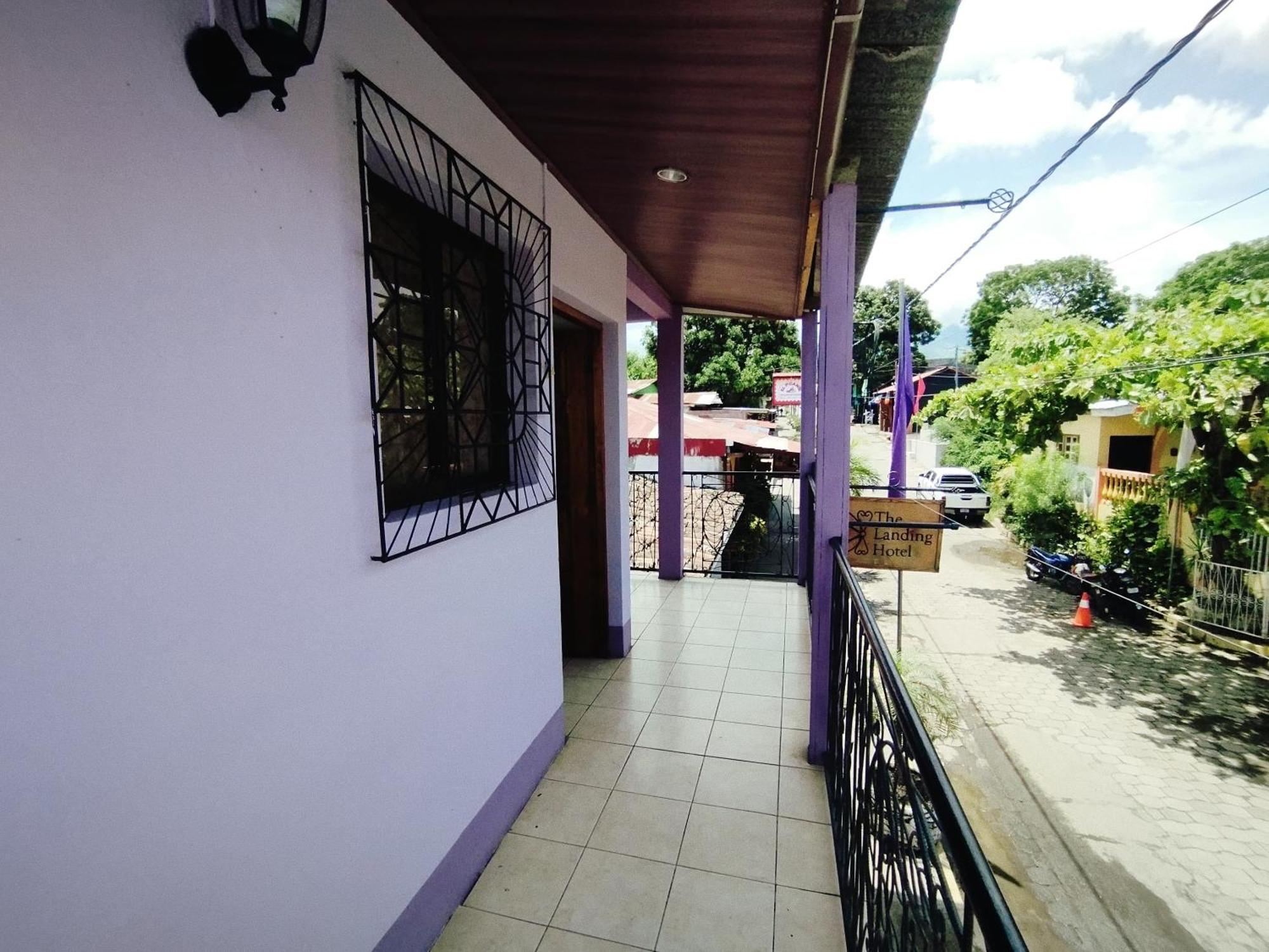 The Landing Hotel And Restaurant 莫约加尔帕 外观 照片