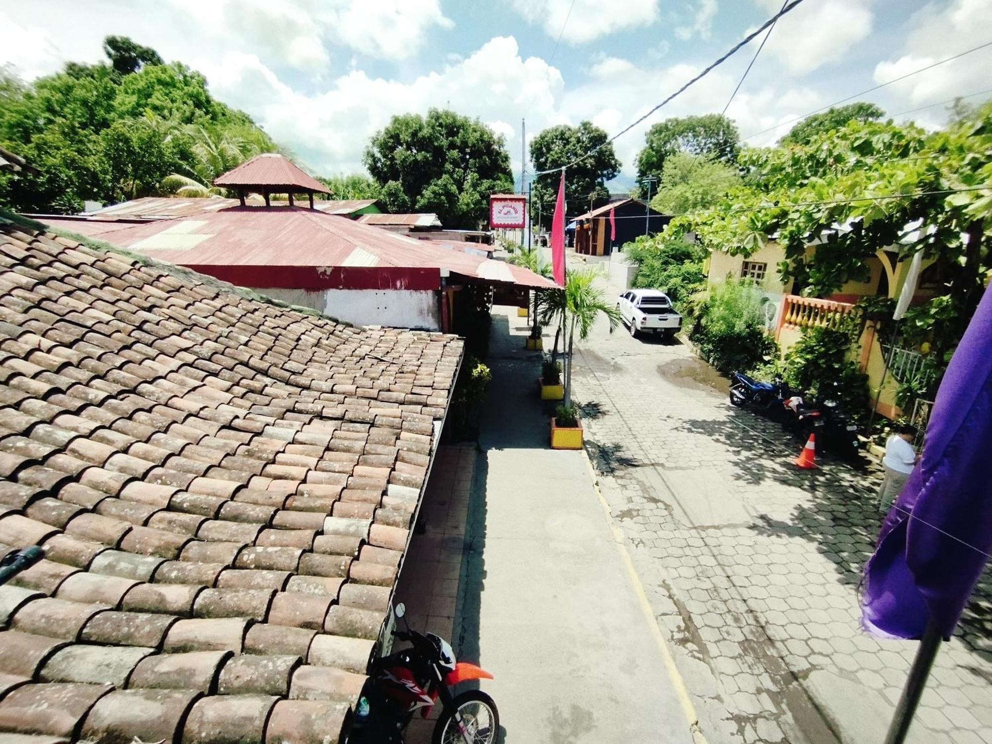 The Landing Hotel And Restaurant 莫约加尔帕 外观 照片
